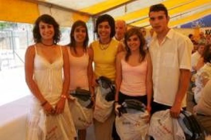 Esther, Natalia, Miriam, Melissa y David; del Ponferrada Club Atletismo