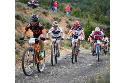 La primera etapa de la Vuelta a León BTT contó con un recorrido por el municipio de La Robla. YEZRAEL PÉREZ