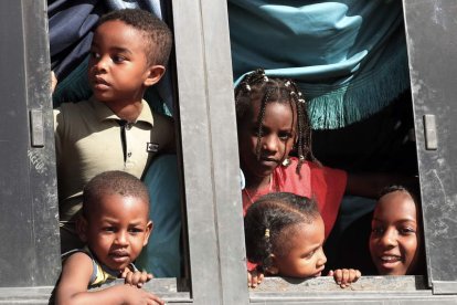 Imagen de cinco niños sudaneses en Egipto. KHALED ELFIQI