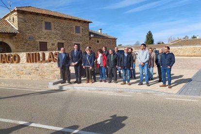 Inauguración de la Plaza de los Bolos de Santiago Millas. DL