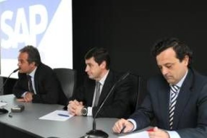 José Velázquez, Enrique Martínez y Carlos Delgado, en la presentación del proyecto ayer