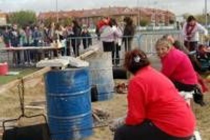 Los alumnos del Gadañón durante la celebración del magosto