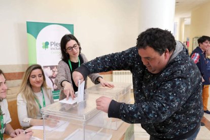 El Foro de Personas Discapacitadas de Plena Inclusión presentó la campaña Mi voto cuenta. RUBÉN CACHO