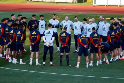 De la Fuente dirigió ayer su primer entrenamiento como responsable de la selección absoluta. MARISCAL