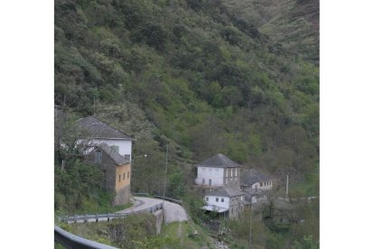 El monte cerca la pequeña localidad de Castropetre, en el municipio berciano de Oencia.