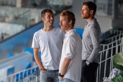 Xabi Alonso en el palco de la Real Sociedad. JUAN HERRERO