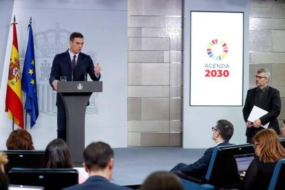 El presidente del Gobierno, Pedro Sánchez, durante su comparecencia, este viernes en el Palacio de la Moncloa