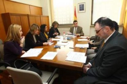 Reunión de los jueces de Ponferrada con el magistrado decano, en enero de este año.