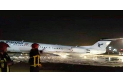 Un avión modelo Fokker 100 de Irán Air sufre accidente.