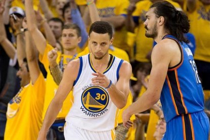 Curry fue clave en la victoria de Golden State (120-111)