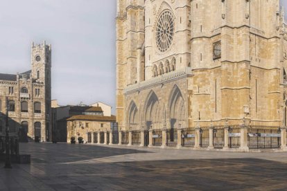 Recreación de la imagen final que tendría el pórtico de la Catedral si se ejecutara el proyecto del concurso de ideas para su protección. FUNCIONABLE