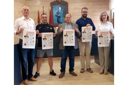 Un momento de la presentación del Campeonato de Karate por edades de Castilla y León. DL