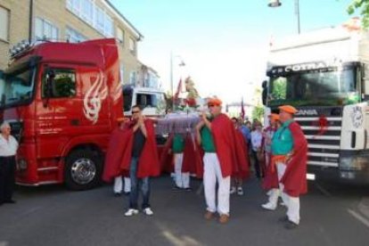 Cuarenta camiones participaron este año en la romería de Fabero en honor a San Cristóbal.