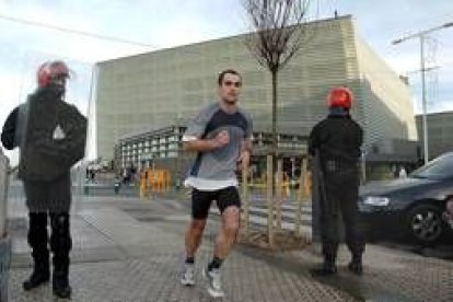 Imagen de un joven practicando jogging en San Sebastián