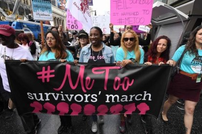 Mujeres supervivientes de abuso y acoso sexual se manifiestan en Hollywood, California, en una protesta del movimiento #MeToo /