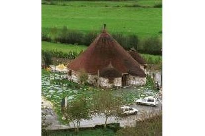 Una de las pallozas de Balboa, muestra de la arquitectura tradicional de la zona