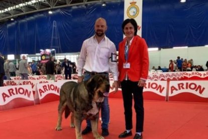 José Manuel Moncó en el concurso en Galicia donde su perro obtuvo el título de Súper Campeón