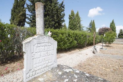 Lorenzo San Miguel está enterrado en la zona más humilde del cementerio de León.