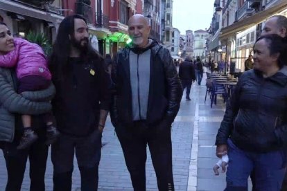 La familia de youtubers haciendo el Camino de Santiago. VAGABOOM