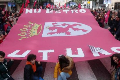 Imagen de la manifestación que llenó las calles de la ciudad hace un año reivindicando una comunidad autónoma para León. JESÚS F. SALVADORES