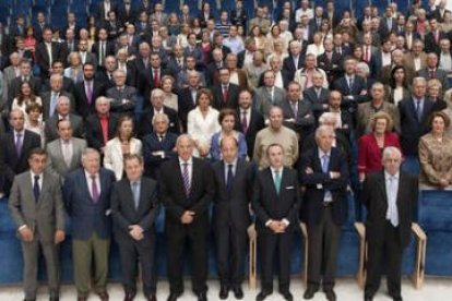 José Oliu Creus (4i-abajo) y los asistentes a la IV Convención de Asturianos en América.