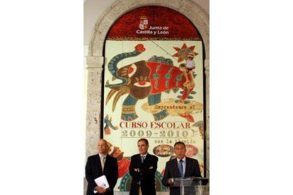 El viceconsejero, Sánchez-Pascuala, y Juan José Mateos en la presentación del nuevo curso.