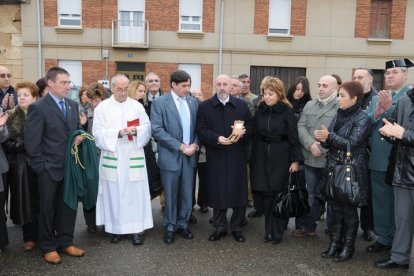 Los padres del guardia civil fallecido en el homenaje que recibieron en Grulleros