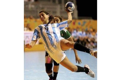 La lateral argentina Luciana Mendoza.