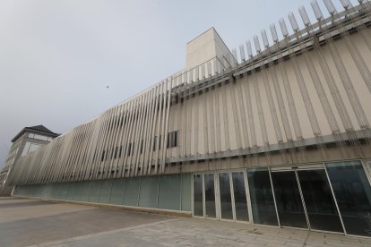 La Térmica Cultural contará con una pantalla de luces led en su fachada. L. DE LA MATA