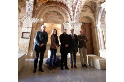 Reproducción del crucifijo de Fernando I y Sancha (el original está en el Arqueológico Nacional) en una galería del nuevo museo. RAMIRO