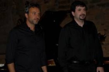 Pedro Halfter e Íñigo Sempil, al término de la actuación de ayer tras un brillante concierto