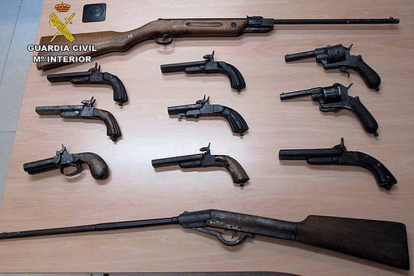 Armas incautadas por la Guardia Civil.