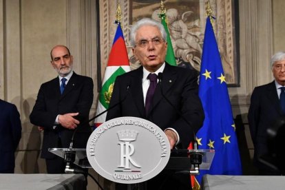 El presidente italiano Sergio Mattarella se dirige a los medios tras la reunión con el candidato a primer ministro Giuseppe Conte el pasado domingo 27 de mayo.