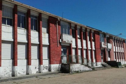 El centro de interpretación contará con seis aulas, ubicadas en las antiguas escuelas de Brañuelas. DL