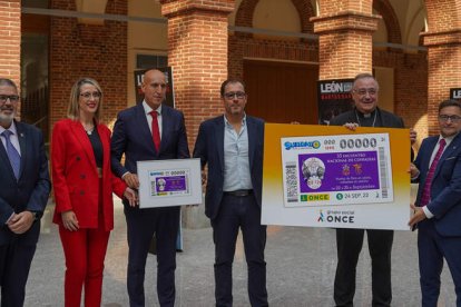 Fresno, Diez, Ramos, Ismael Pérez y De las Heras, en la presentación del cupón. MIGUEL F.B.