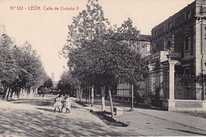 Testigos de una forma de vida extinguida, las postales fueron un canal de información imprescindible y hoy una ventana al León perdido