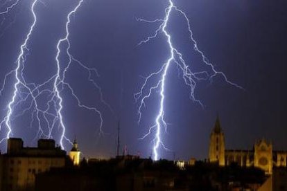 Tormenta sobre la ciudad