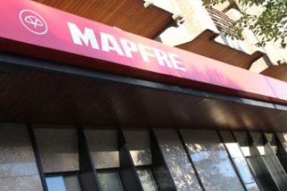 Aspecto de una fachada de una de las delegaciones de Mapfre, responsable civil en este caso.