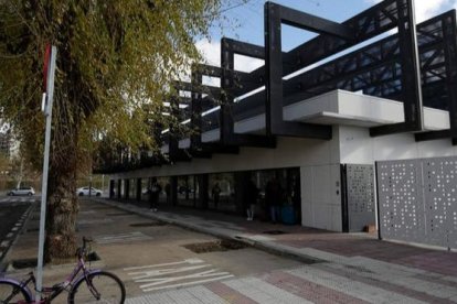 Fachada de la estación de autobuses de León. FERNANDO OTERO