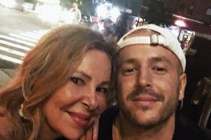 Ana Obregón posa junto a su hijo, Álex Lecquio, en Nueva York.
