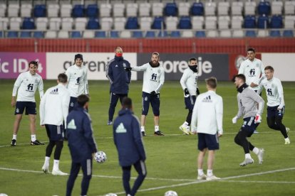 La selección española, durante uno de los entrenamientos de esta concentración. ZURAB KURTSIKIDZE