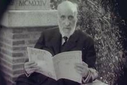 Santiago Ramón y Cajal leyendo la revista de la Residencia de Estudiantes en 1926