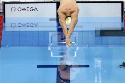 El australiano James Magnussen ha hecho el mejor tiempo en la semifinal de 100 libres