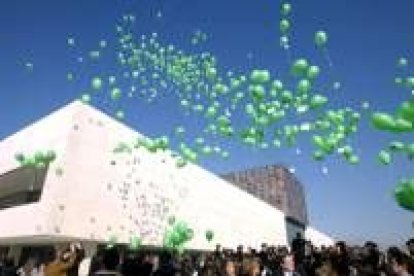 Durante un descanso, los participantes liberaron sus mensajes al aire