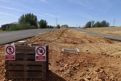 El acceso sur, desde Cembranos a la vera de la ronda sur de la ciudad.