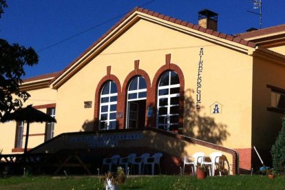 La instalación fue evolucionando en el tiempo hasta llegar a convertirse en lo que es hoy. En todas las actuaciones que se llevan a cabo y que comenzarán a dar sus frutos en los próximos meses, se reserva un apartado para la historia. Por ejemplo, desde el consistorio se ha rehabilitado de forma integral el albergue municipal, dejando en su vestíbulo un hueco donde se puede conocer la historia del edificio y su origen.