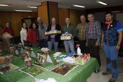 Momento de la recepción de las pocas setas. CAMPOS