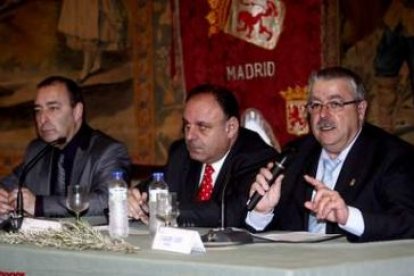 Miguel Ángel Cordero, Rafael Álvarez y Guillermo Tejerina durante la presentación del Val en Madrid