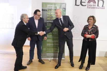 García, Lorenzo, Diez y Fernández, ayer, en el Ayuntamiento. DL