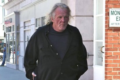 Nick Nolte pasea su mala imagen por Los Ángeles.